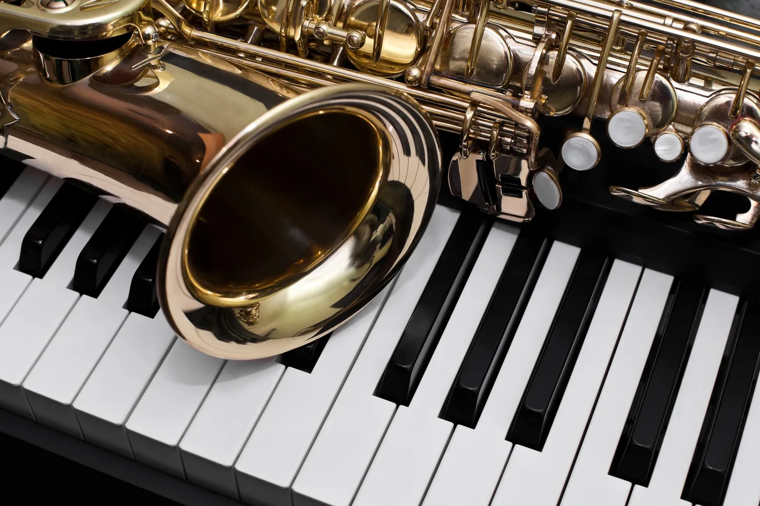 Dlaczego saksofon piszczy?